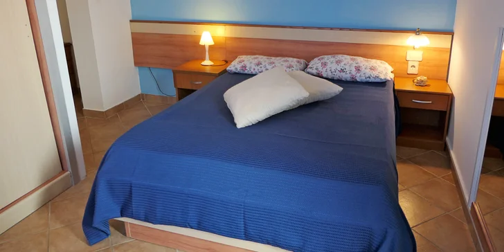 Apartmány Trilo mají dvě ložnice a obývací pokoj s přistýlkami. 