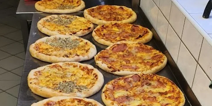 Pizza s plněnými okraji nebo calzone dle vlastního výběru