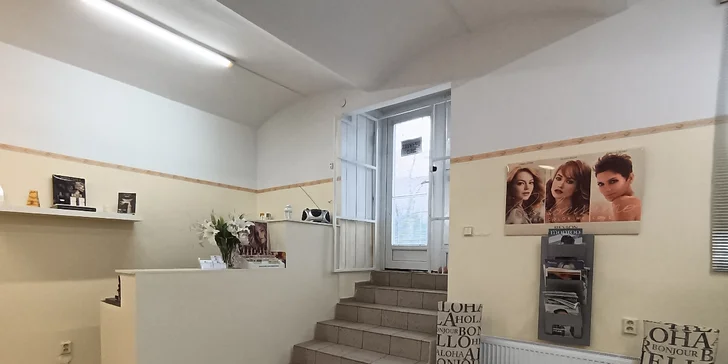 Dámský střih a možnost regenerace, barvení nebo melíru pro všechny délky vlasů