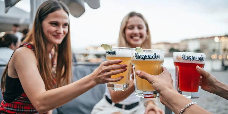 Koktejl dle výběru, Hoegaarden i slané dobroty s výhledem na Vltavu
