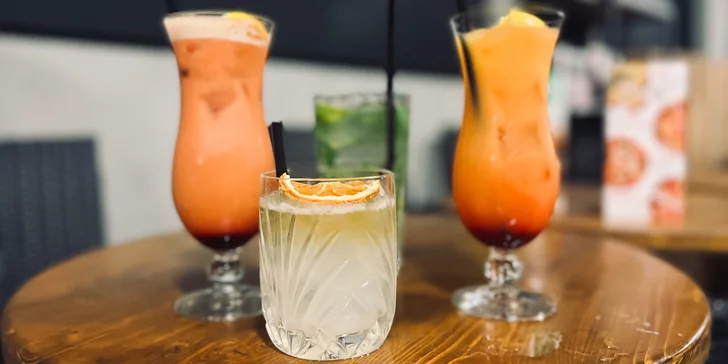 Koktejl dle výběru, Hoegaarden i slané dobroty s výhledem na Vltavu