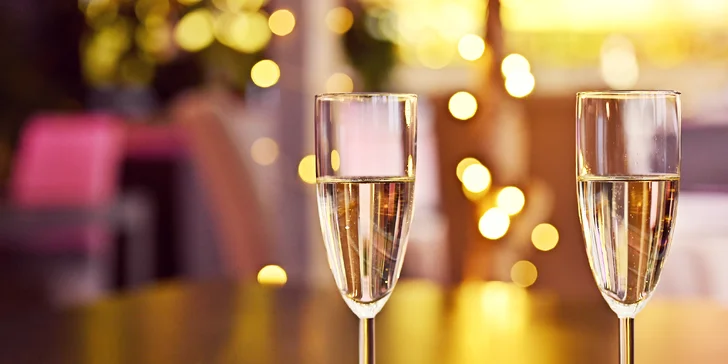 4chod. menu s výhledem na Prahu: losos, modrohlav, srnčí, panna cotta a prosecco