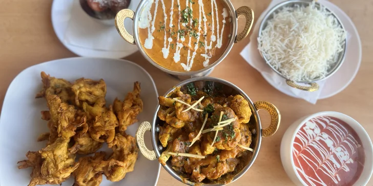 Nepálské tříchodové menu pro 1 či 2 osoby: onion bhaji, korma, curry či masala a dezert