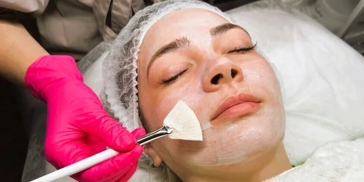 Liftingová masáž obličeje, ultrazvukové či kombinované čištění pleti nebo nechirgucký facelift