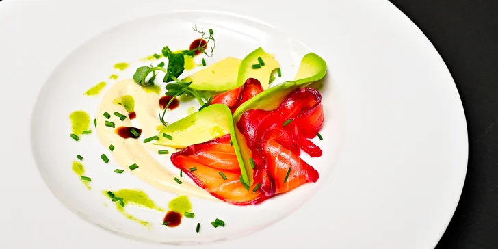 4chod. menu s výhledem na Prahu: losos, modrohlav, srnčí, panna cotta a prosecco