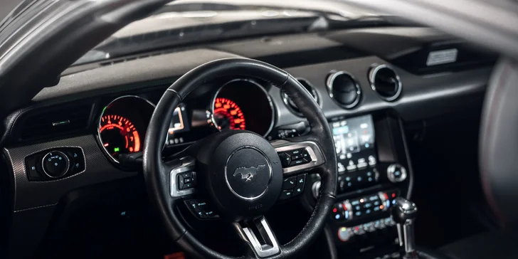Pronájem Fordu Mustang GT Shelby paket: až 48 hod. ve všední dny