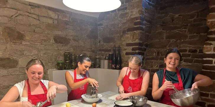 Kurz vaření s neomezenou konzumací nápojů: BBQ burger, salát Waldorf i kremrole