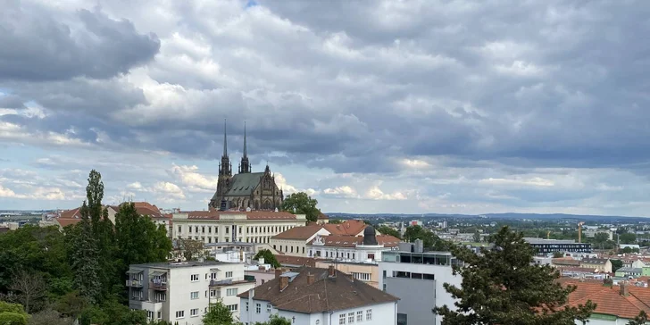 Vánoční šifrovací hra v ulicích adventních měst: kvízy, šifry a hádanky pro 2-6 hráčů, cca 3 hodiny