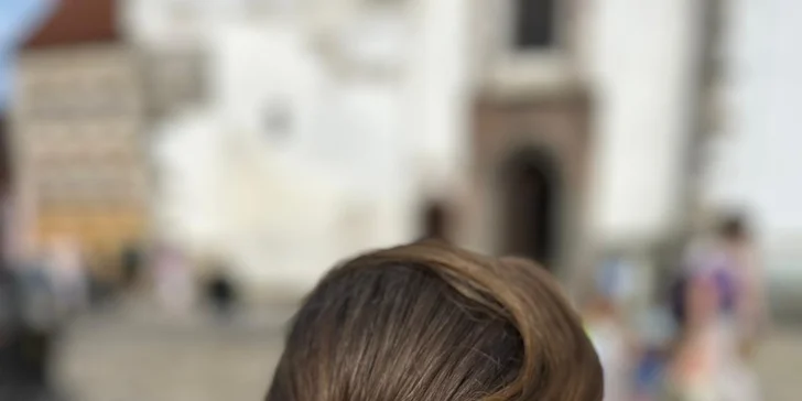 Prodloužení řas metodou volume či hybrid i slavnostní líčení a vlasový styling