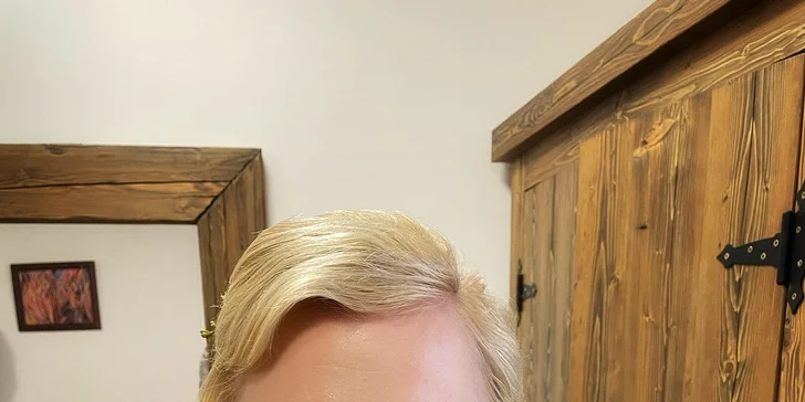 Prodloužení řas metodou volume či hybrid i slavnostní líčení a vlasový styling