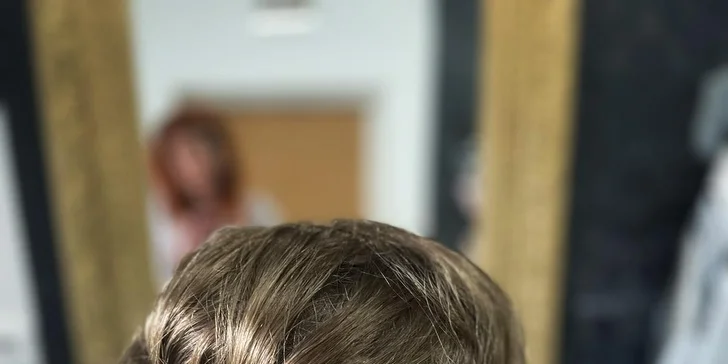 Prodloužení řas metodou volume či hybrid i slavnostní líčení a vlasový styling