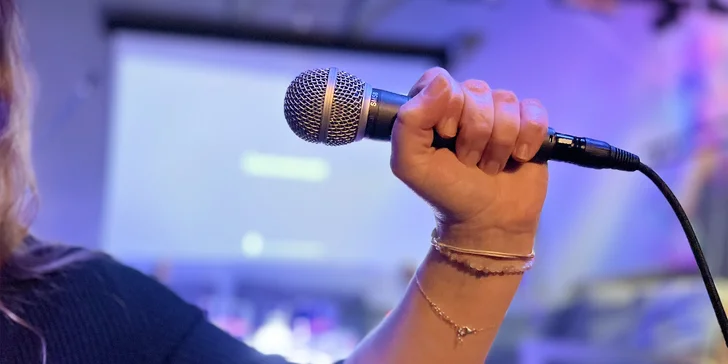 Soukromá párty přímo na náplavce: pronájem salonku pro 5–60 osob, karaoke, občerstvení