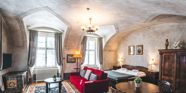 Jako na šlechtickém sídle: pobyt na Lipně, snídaně, panoramatická sauna i privátní vířivka