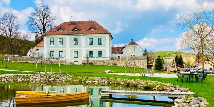 Jako na šlechtickém sídle: pobyt na Lipně, snídaně, panoramatická sauna i privátní vířivka