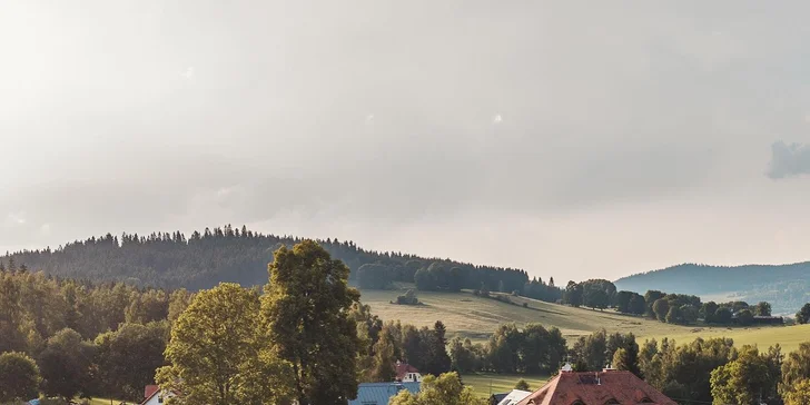 Jako na šlechtickém sídle: pobyt na Lipně, snídaně, panoramatická sauna i privátní vířivka