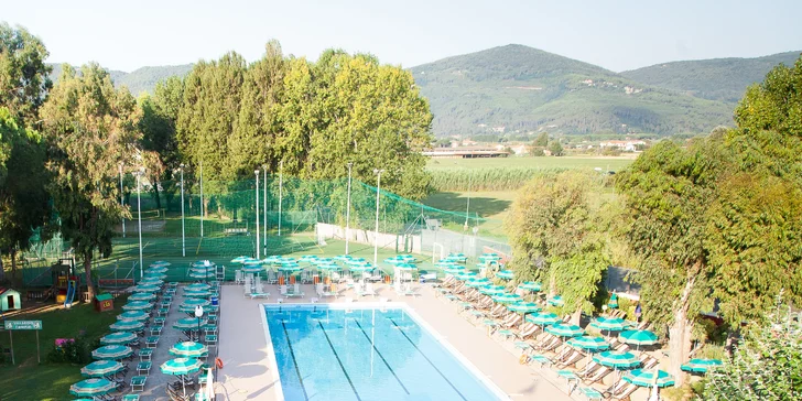 Italská dovolená v oblasti mezi Ligurií a Toskánskem: apartmány s kuchyňkou, venkovní bazény