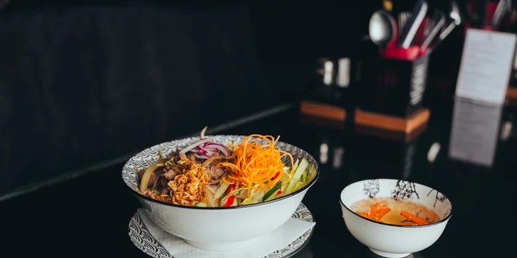 Voucher na 500 nebo 1 000 Kč na cokoliv v asijské restauraci Nón Lá