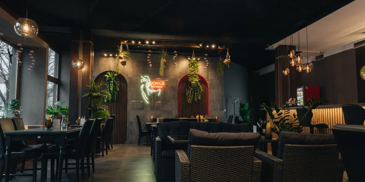 Voucher na 500 nebo 1 000 Kč na cokoliv v asijské restauraci Nón Lá