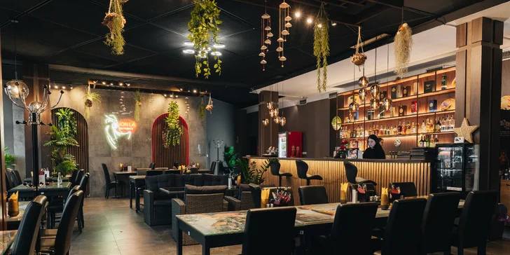 Voucher na 500 nebo 1 000 Kč na cokoliv v asijské restauraci Nón Lá
