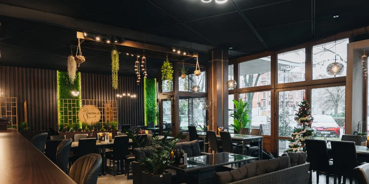 Voucher na 500 nebo 1 000 Kč na cokoliv v asijské restauraci Nón Lá