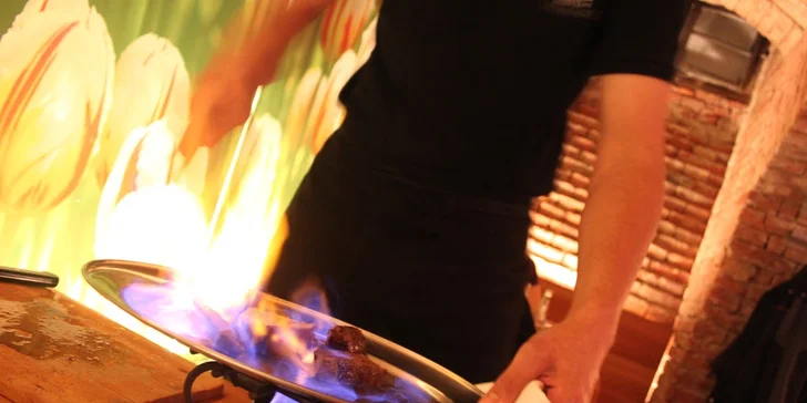 Dva steaky ze svíčkové flambované na 15letém rumu 