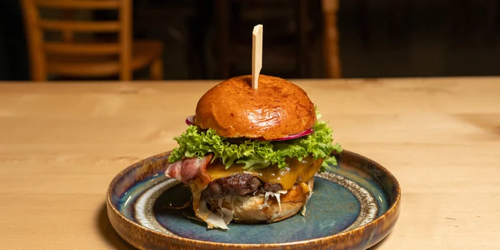 3- nebo 5chodové menu i lahev vína pro 2 osoby: rillettes, hovězí konfit, burger i churros