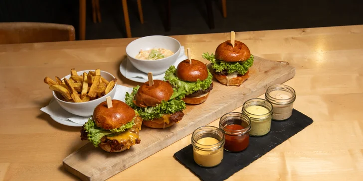 Hovězí i kuřecí miniburgery s přílohami pro 2 nebo 4 osoby: restaurace v areálu Landek parku