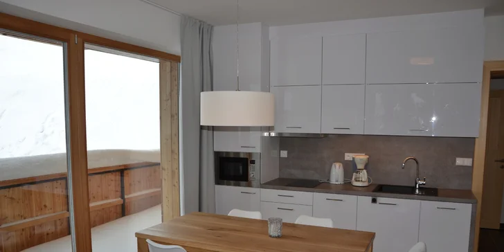 Moderní apartmány v Peci: bez stravy i se snídaní a kartou hosta se slevou na lanovku