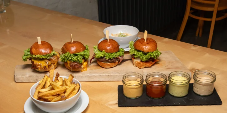 Hovězí i kuřecí miniburgery s přílohami pro 2 nebo 4 osoby: restaurace v areálu Landek parku