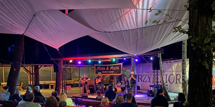 Parádní rodinná dovolená: domky nebo pokoje u jezerní pláže, snídaně i polopenze, wellness
