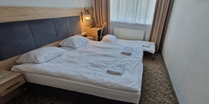 Parádní rodinná dovolená: domky nebo pokoje u jezerní pláže, snídaně i polopenze, wellness