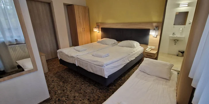 Parádní rodinná dovolená: domky nebo pokoje u jezerní pláže, snídaně i polopenze, wellness