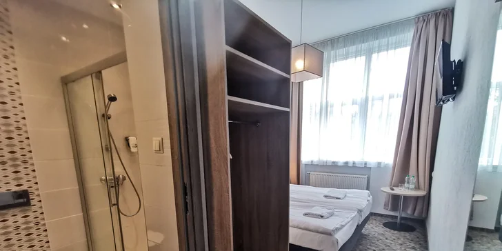 Parádní rodinná dovolená: domky nebo pokoje u jezerní pláže, snídaně i polopenze, wellness