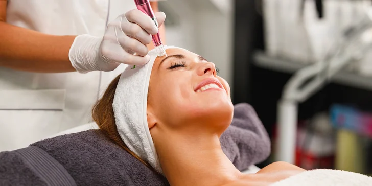 Kosmetická péče proti vráskám, akné i pigmentovým skvrnám: nanoneedling i biomicroneedling