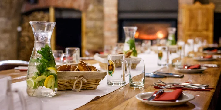 Divadelní hra Sliby, chyby vč. 4chod. menu a neomezené konzumace piva