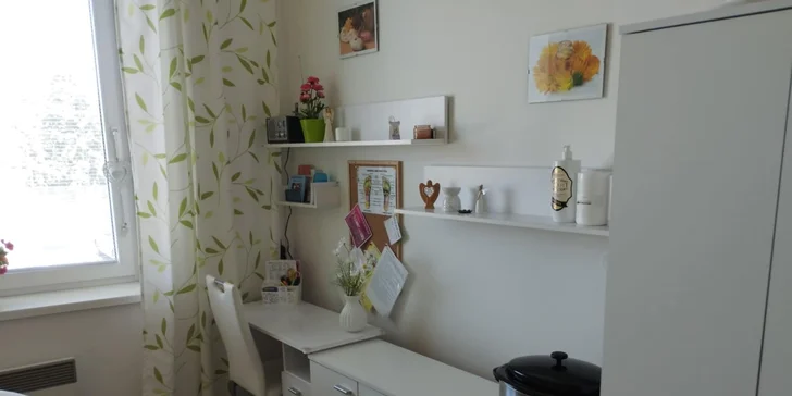Kosmetický balíček plný výživy s masáží krku a obličeje, úpravou obočí