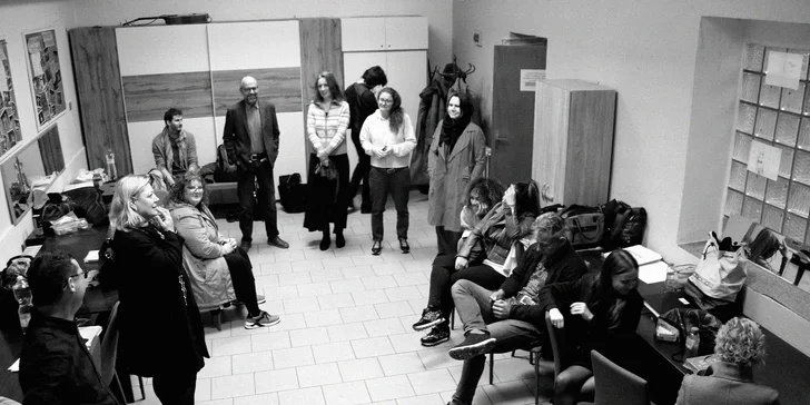 Výuka jevištního projevu i popového a rockového zpěvu pro dospělé či hudební angličtina pro děti