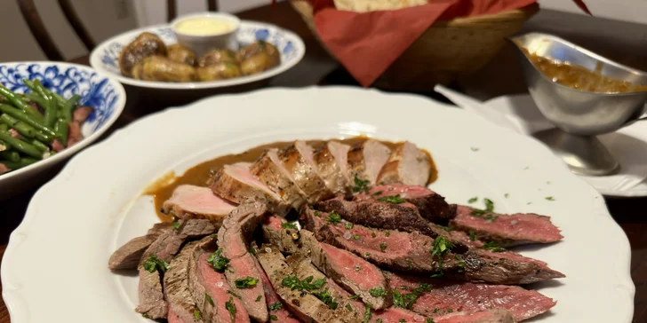 Masová hostina pro 2-4 osoby: steak z hovězího, klokaní svíčkové i vepřové panenky