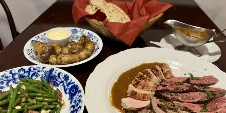Masová hostina pro 2-4 osoby: steak z hovězího, klokaní svíčkové i vepřové panenky