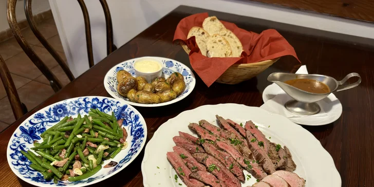 Masová hostina pro 2-4 osoby: steak z hovězího, klokaní svíčkové i vepřové panenky