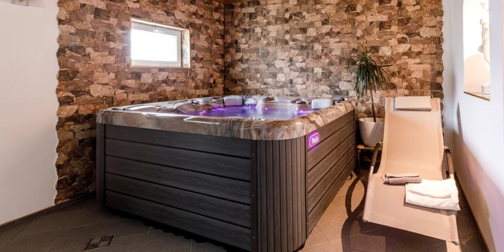 Pobyt u Ohře nedaleko Varů: komfortní pokoj, jídlo i relax ve wellness