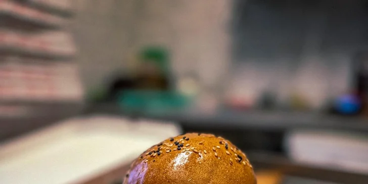 Klasické i dvojité burgery: 6 druhů na výběr, menu s hranolky a nápojem a rozvoz po Opavě zdarma