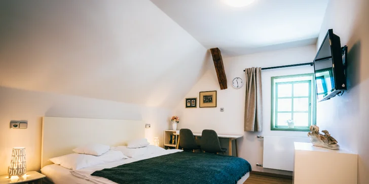 Jako na šlechtickém sídle: pobyt na Lipně, snídaně, panoramatická sauna i privátní vířivka