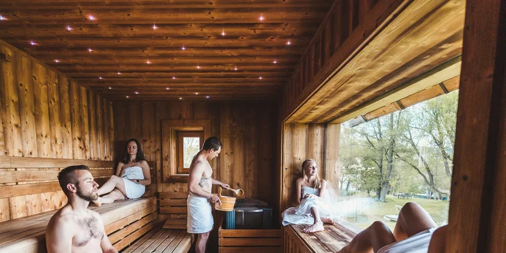 Jako na šlechtickém sídle: pobyt na Lipně, snídaně, panoramatická sauna i privátní vířivka