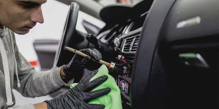 Čištění textilního či koženého interiéru: varianty pro osobní auta i SUV