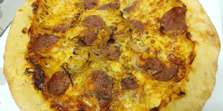 Pizza s plněnými okraji nebo calzone dle vlastního výběru