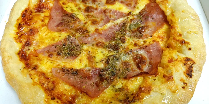 Pizza s plněnými okraji nebo calzone dle vlastního výběru