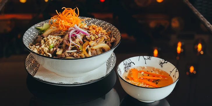 Voucher na 500 nebo 1 000 Kč na cokoliv v asijské restauraci Nón Lá