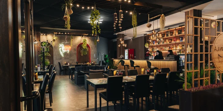 Voucher na 500 nebo 1 000 Kč na cokoliv v asijské restauraci Nón Lá