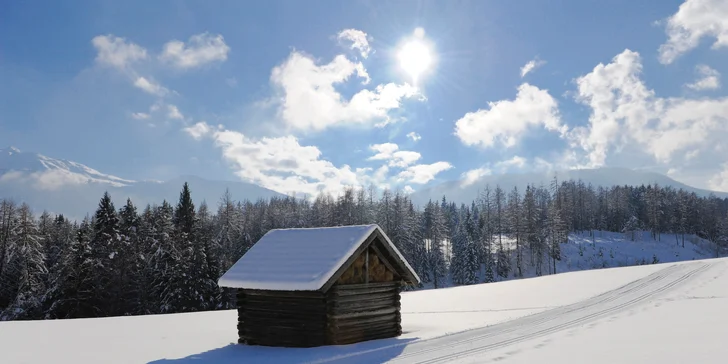 Rodinná dovolená v Alpách: polopenze, wellness, dětský klub i skipas